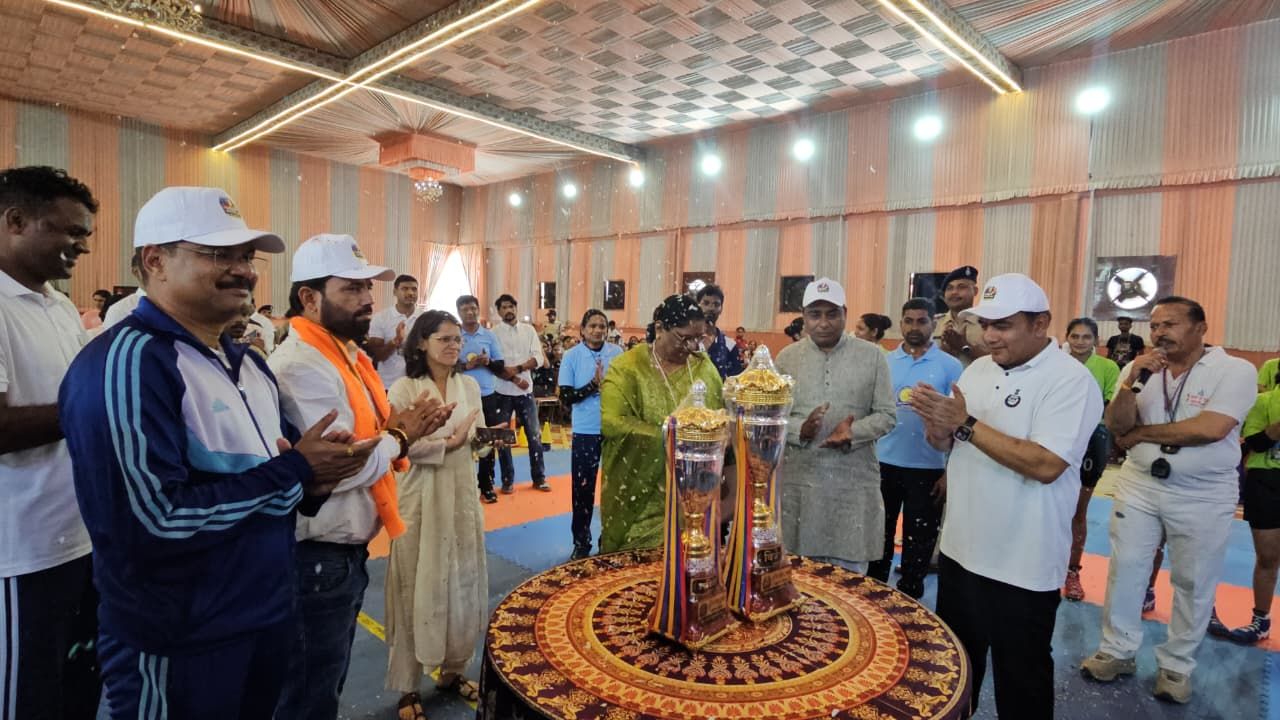   बड़वानी पुलिसखेल महोत्सव उत्साह नयाखेलेंयुवा 2026” केअंतर्गत महिला कबड्डी प्रतियोगिता का शुभारंभनिर्मलाभूरिया ने किया 