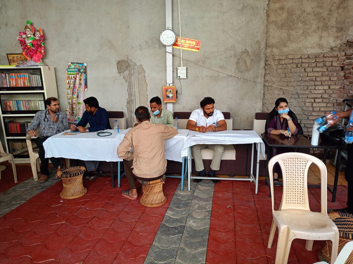 ग्राम गुलाटी में कैंसर मरीजों की वृद्धि हो रही है तुरंत संज्ञान लेकर मुख्य चिकित्सा एवं स्वास्थ्य अधिकारी ने लगाया कैंप