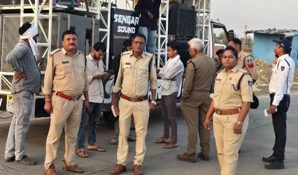 बड़वानी जिले के सभी थाना क्षेत्रों में चलाया चालानी अभियान 31चालान  14300 रुपए शुल्क वसूला