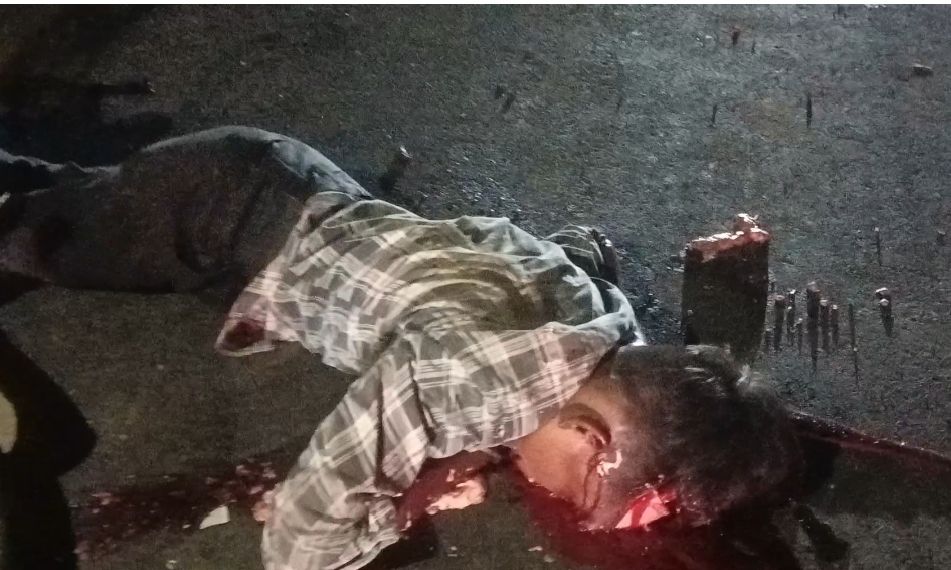 अंजड़ मालवी ट्राली के सामने बड़वानी रोड पर लगभग 8 बज40 पर दो मोटरसाइकिलों में आपस में भिड़ंत एक की मौत एक गंभीर घायल