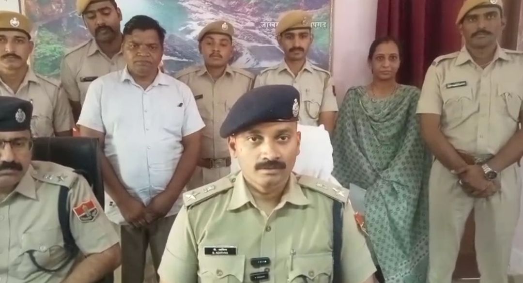 प्रताप गढ़ पुलिस अधीक्षक कार्यालय ने  121  लोगों के गुम हुवे मोबाइल लौटाये आम जन के चेहरे पर खुशी देखी गई 