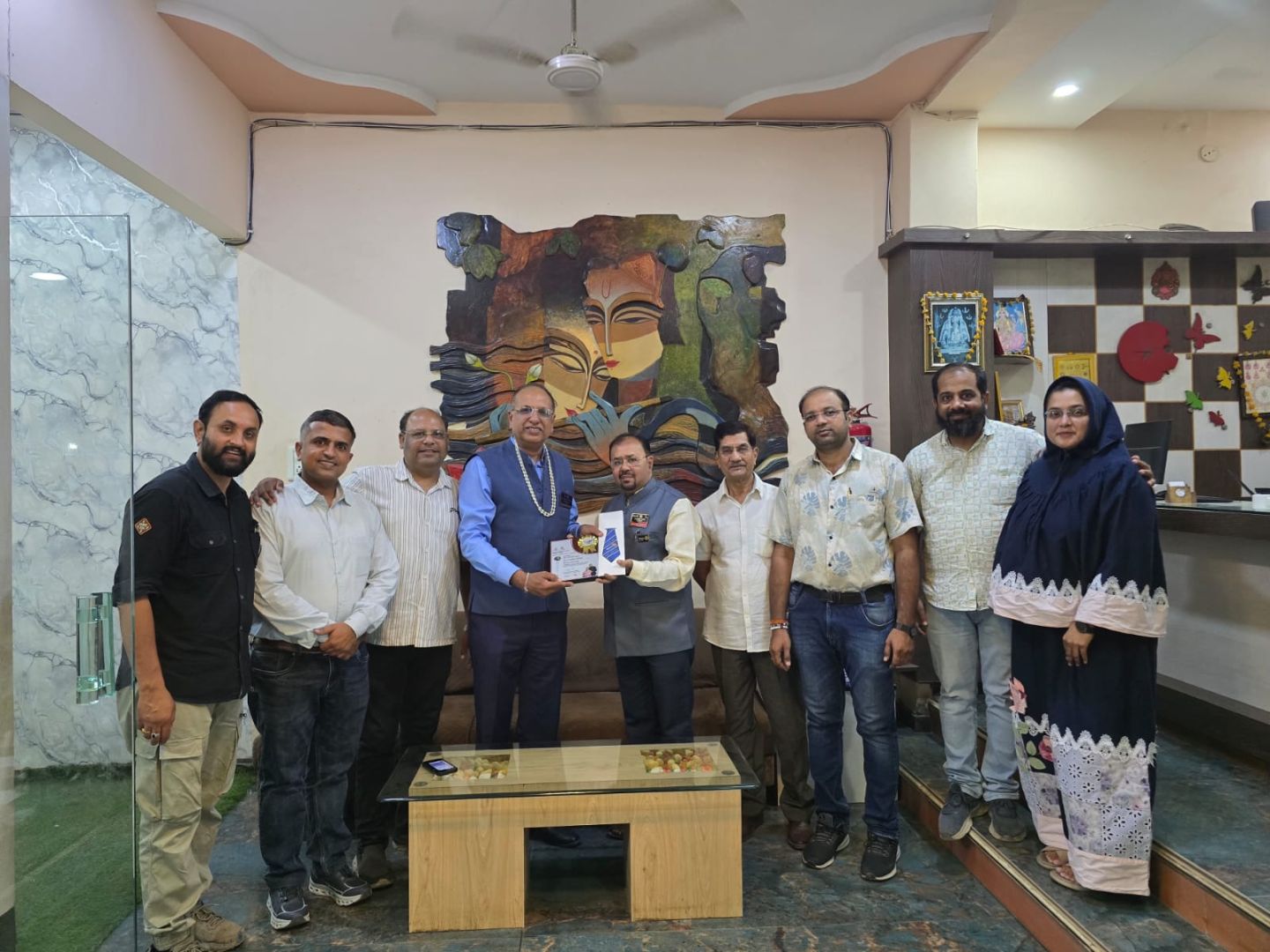  बड़वानी रोटरी मंडलाध्यक्ष रोटेरियन सुशील मल्होत्रा की आधिकारिक यात्रा संपन्न    सम्मान कर दिया प्रतीक चिन्ह 