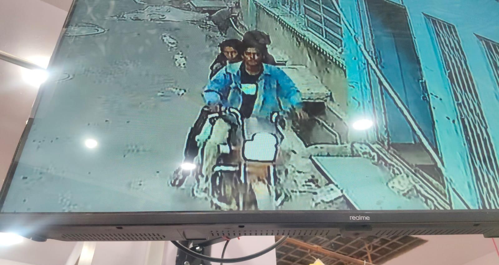 प्रतापगढ़ शहर के लोहार गली से सब्जी लेकर जा रही महिला से चेन स्नैचिंग का मामला आया सामने