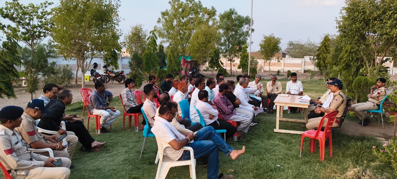 अंजड़ मोहर्रम पर्व को लेकर थाना परिसर में शांति समिति की बैठक सम्पन्न सभी ने शाँति पूर्वक त्यौहार मनाने की बात कही