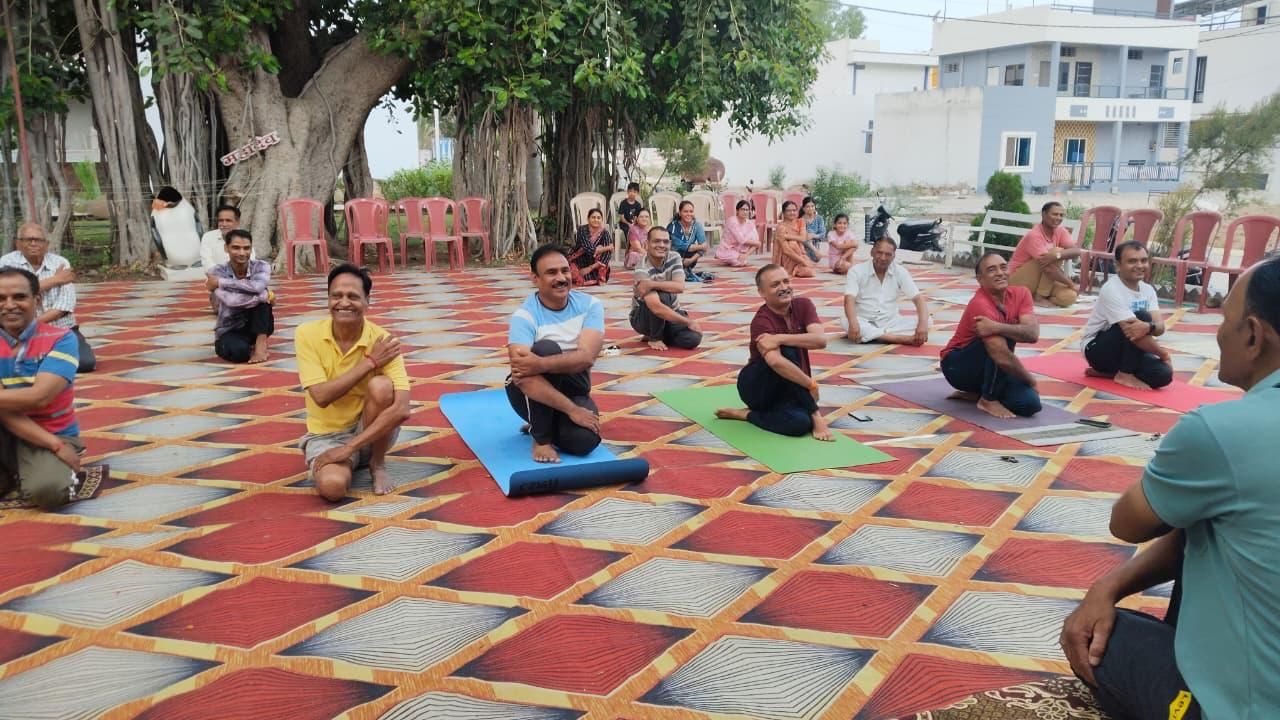 अंजड़ अंतर्राष्ट्रीय योग दिवस को लेकर मानव सेवा समिति द्वारा योग जागरूकता शिवा शिविर का आयोजन किया गया योग दिवस पर समापन