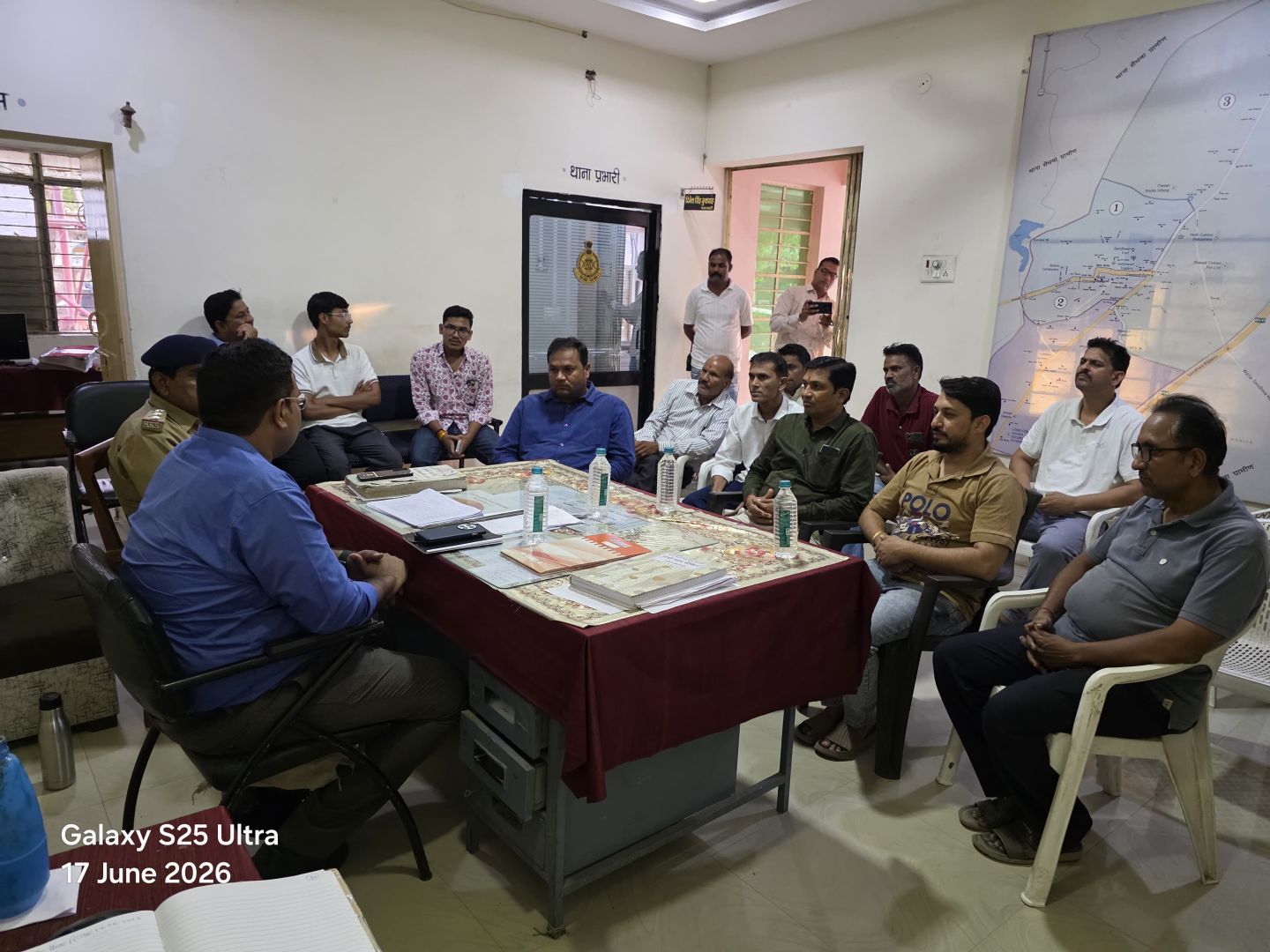 थाना सेंधवा शहर में होटल, लॉज एवं धर्मशाला संचालकों की बैठक संपन्न  बिना पहचान पत्र के कमरा नहीं देने के निर्देश