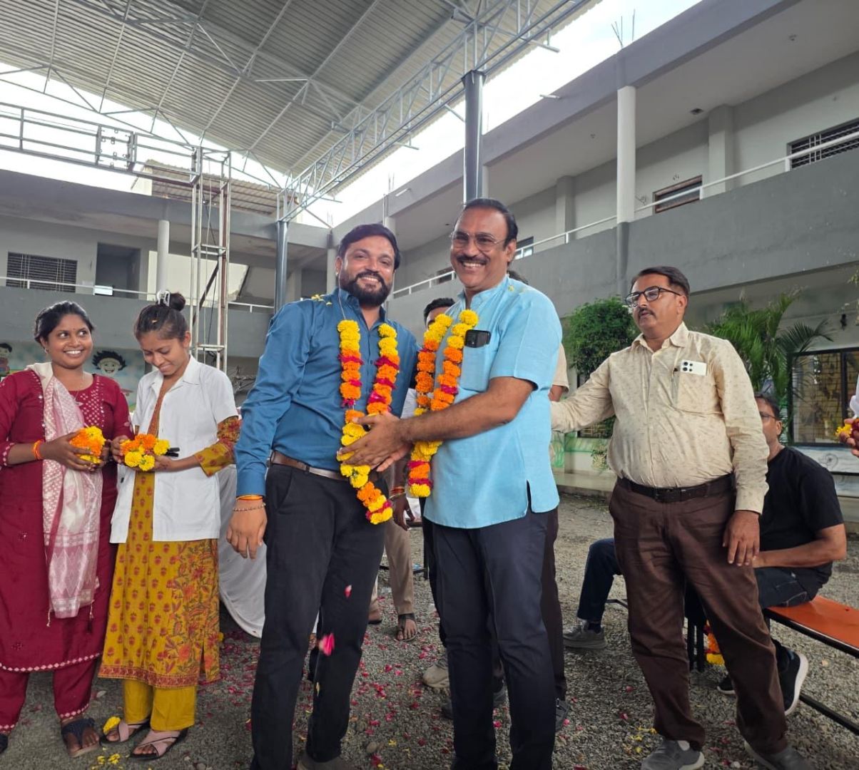 अंजड़ मानवसेवा का अनूठाउदाहरण दोदिवसीय निःशुल्क स्वास्थ्य शिविर में 1500 से अधिकमरीजों काउपचार, 55 डॉ ने दी सेवाये 