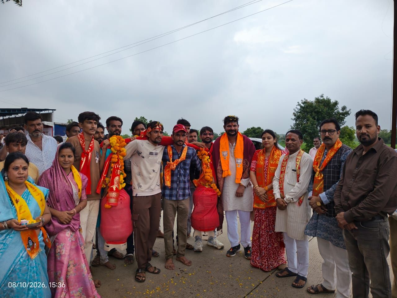 जिला जनपद सदस्य गणेश जर्मन ने मिर्ची मंडी पर कराया स्वल्पाहार, कावड़ियों का किया आत्मीय स्वागत