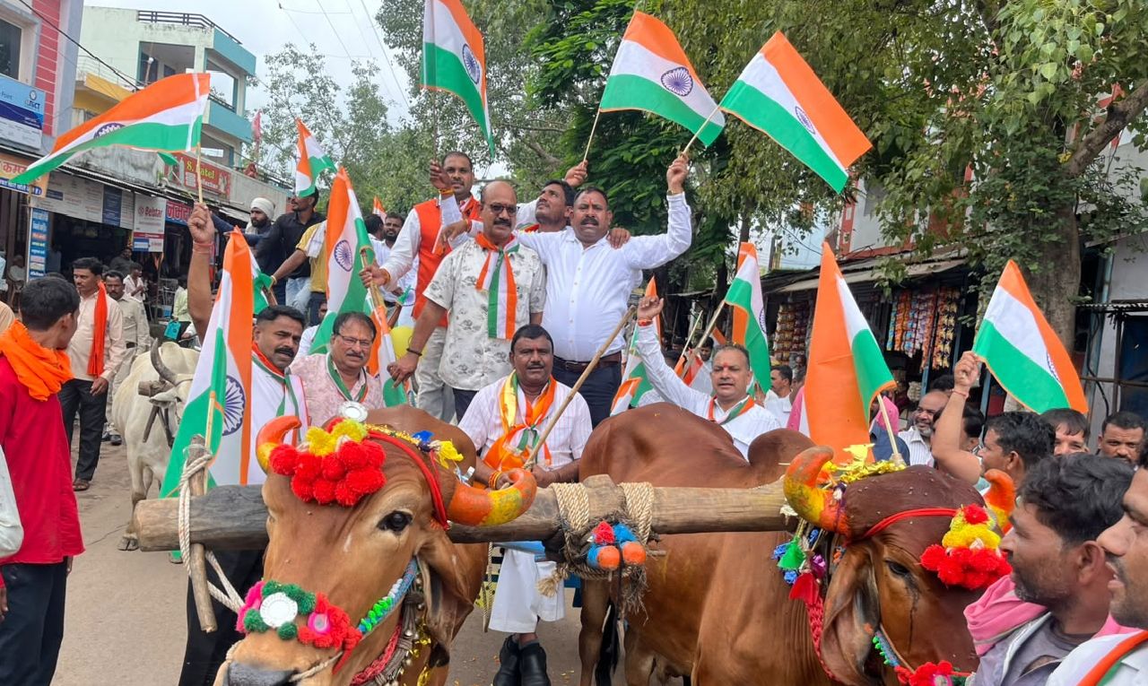 नालछा में गूंजा तिरंगे का जयघोष, विधायक कालू सिंह ठाकुर के नेतृत्व में निकली भव्य तिरंगा यात्रा