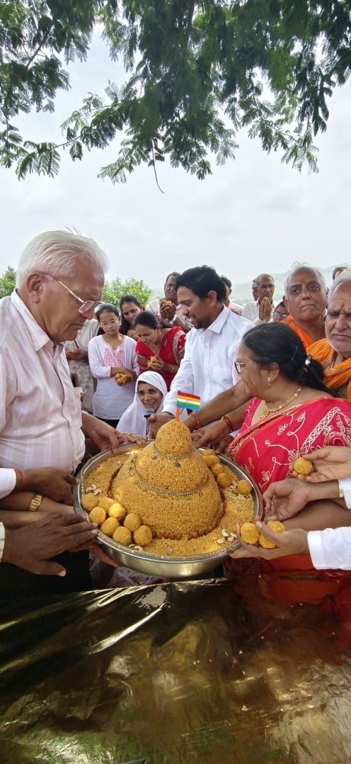  बड़वानी भगवान पार्श्वनाथ का मोक्ष कल्याणक श्रद्धा एवं भक्ति के साथ मनाया, चढ़ाया निर्वाण लाडू