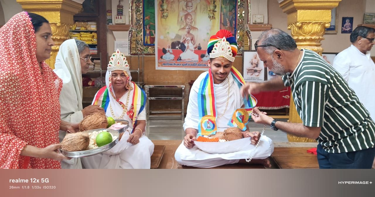 बाल ब्रह्मचारी सुयश भैया व ब्रह्मचारिणी निर्मला दीदी अपनाएंगे संयम पथ, जैन समाज ने की दीक्षार्थियों की गोद भराई