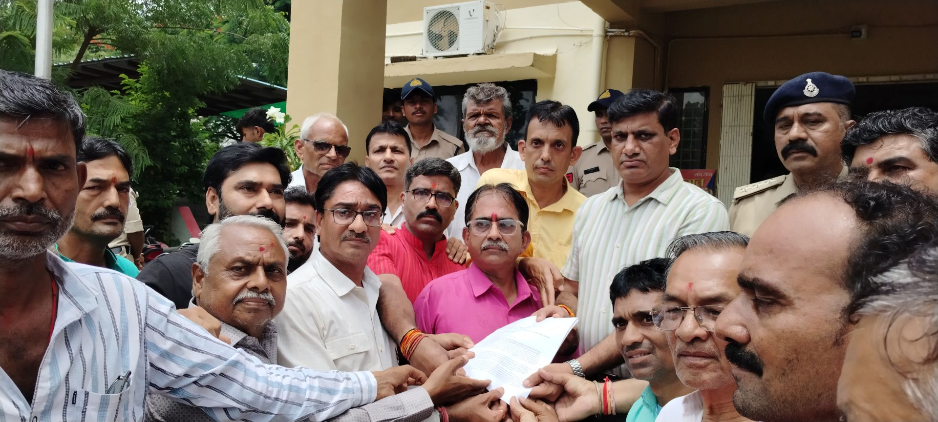 भोजशाला मामले को लेकर कुक्षी में नगर बंद, सकल हिंदू समाज ने सौंपा ज्ञापन