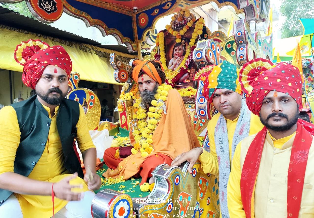  नालछा जन्मा अष्टमी पर रिमझिम फुहारों में निकली भगवान श्रीकृष्ण की भव्य शोभायात्रा जगह जगह हुवा स्वागत 