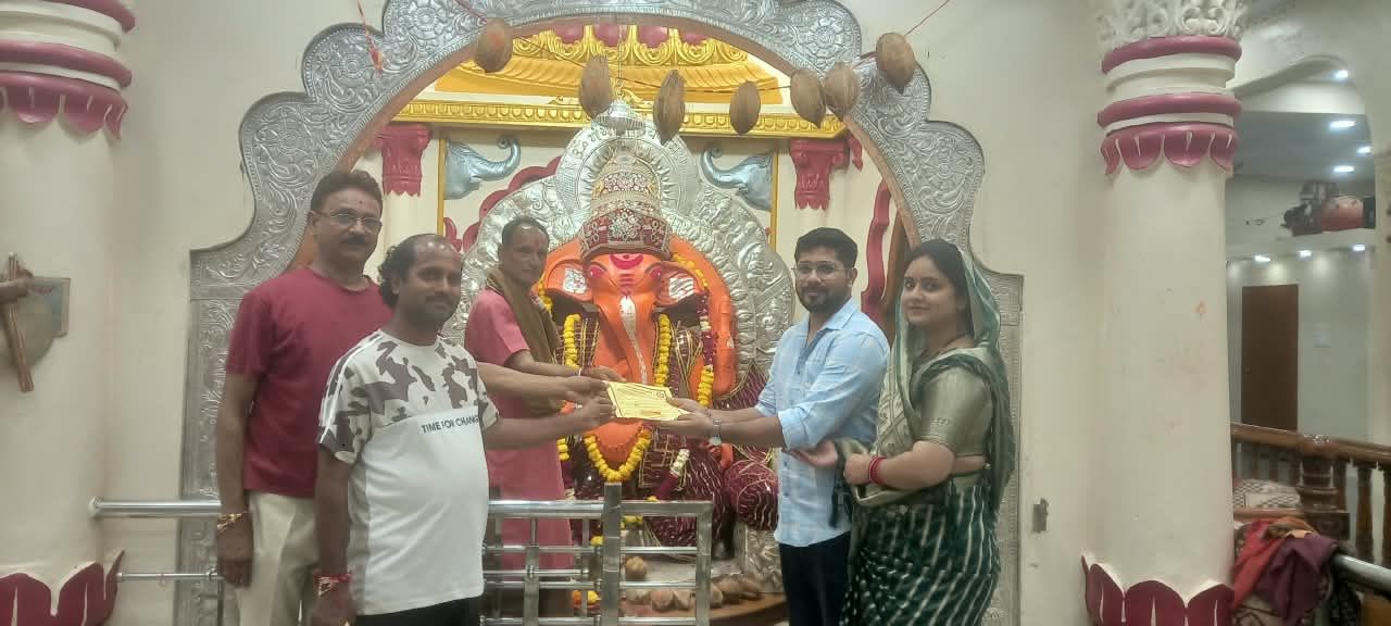 गुर्वेश्वर महादेव मंदिर से हुआ सामूहिक विवाह के पत्रक वितरण अभियान का शुभारंभ महिला मंडल गणगौर समिति का सहयोग