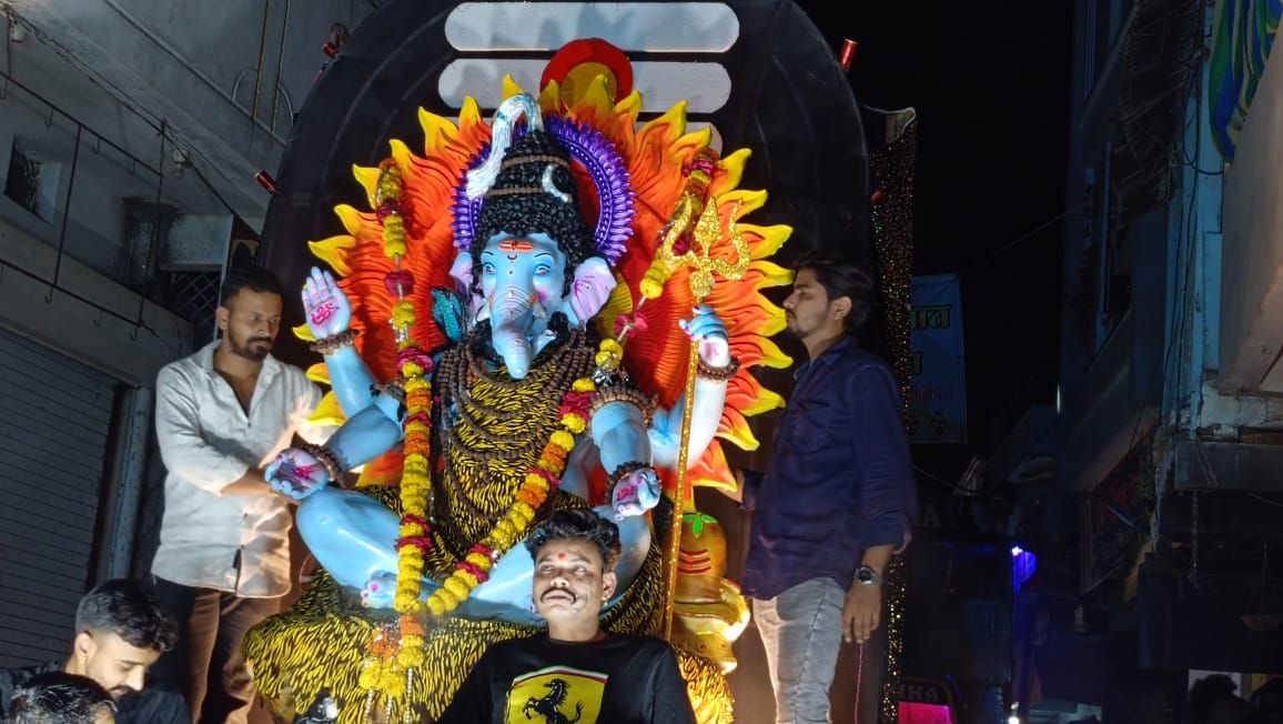 नालछा में धूमधाम से निकला गणपति स्थापना चल समारोह, देर रात तक उमड़ा जनसैलाब