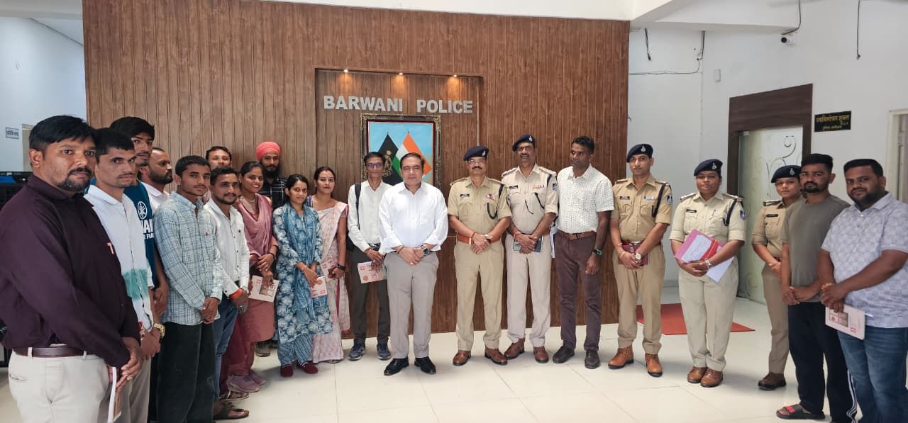 आस’ संस्था के कर्मचारी निभाएंगे ट्रैफिक वार्डन की भूमिका, एसपी पद्मविलोचन शुक्ल ने दिए जिम्मेदारी और अनुशासन के निर्देश