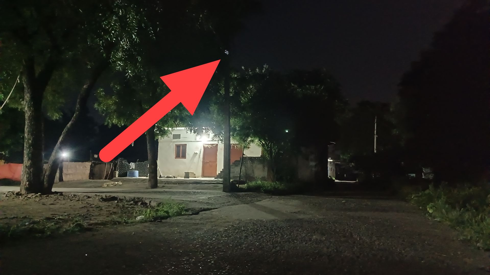 कई महीनों से बंद पड़े मार्गदीप, अंधेरे के कारण गांव में दहशत का माहौल  नवरात्रि पर्व से पहले ग्रामीणों ने उठाए सवाल
