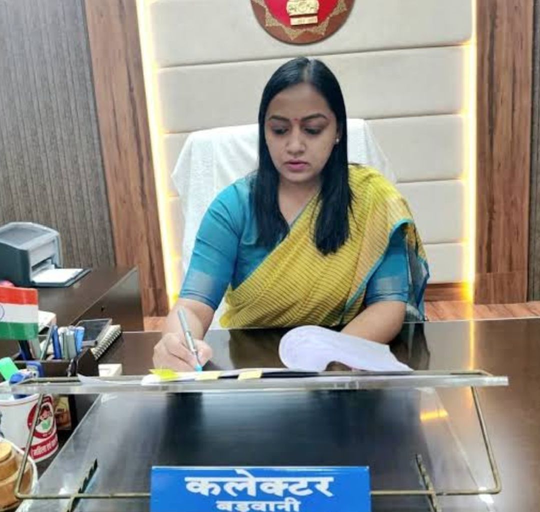 बड़वानी में राजस्व अमले पर प्रशासन का बड़ा एक्शन 114 पटवारी कार्रवाई की जद में, 6 की सेवाएं समाप्त, 6 निलंबित 
