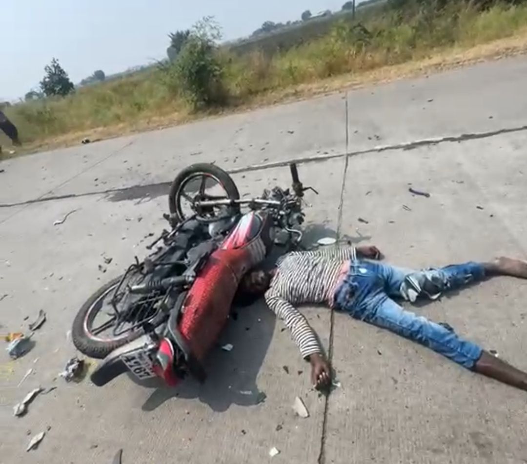 सिगरेट और साइड में हटने की बात पर खूनी संघर्ष, चाकू-डंडों से हमला कर युवक की हत्या!