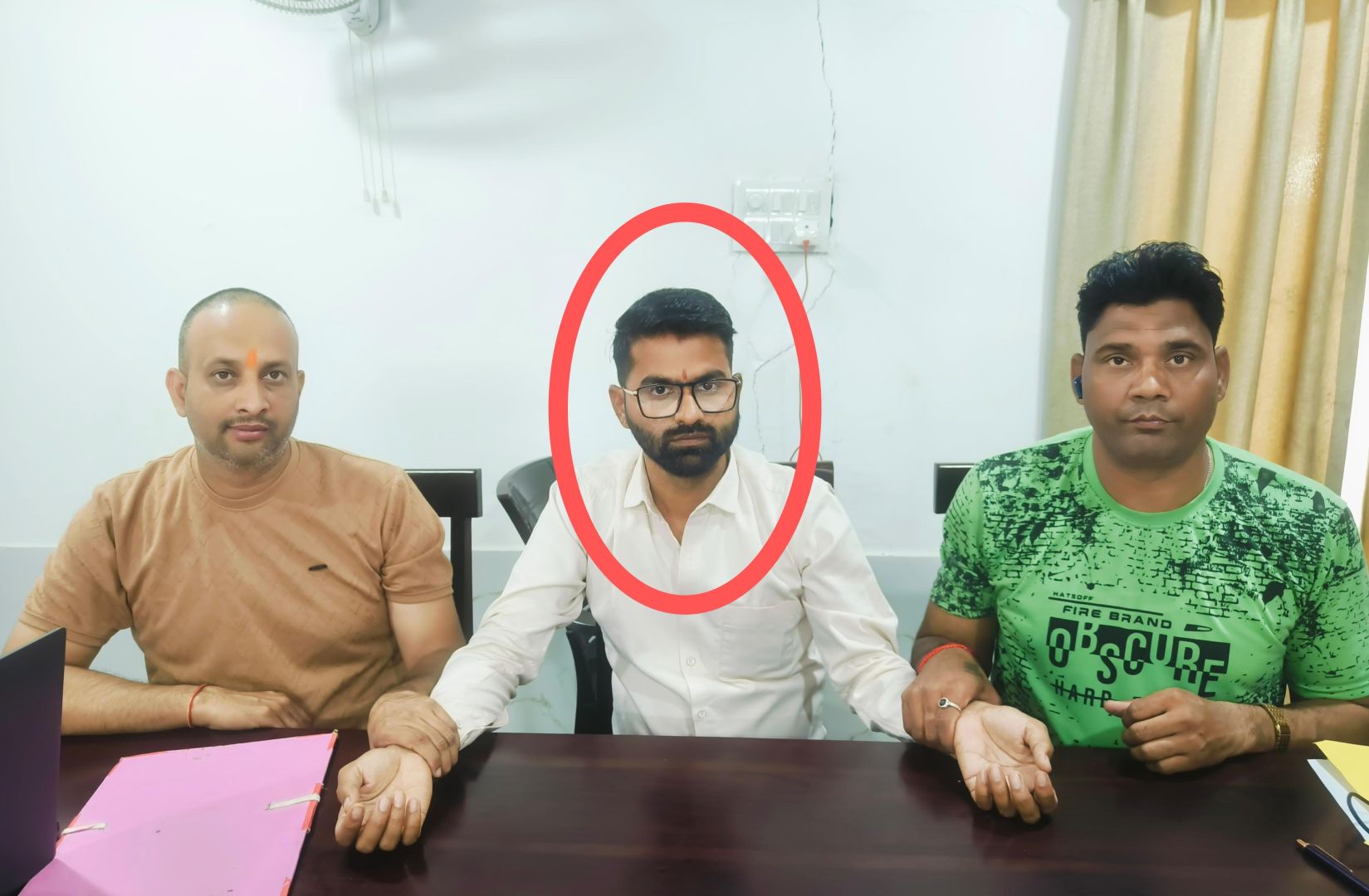  बदनावर बिजली कनेक्शन के नाम पर रिश्वतखोरी ₹4 हजार लेते लाइन परिचालक सौरभजैन ट्रैप