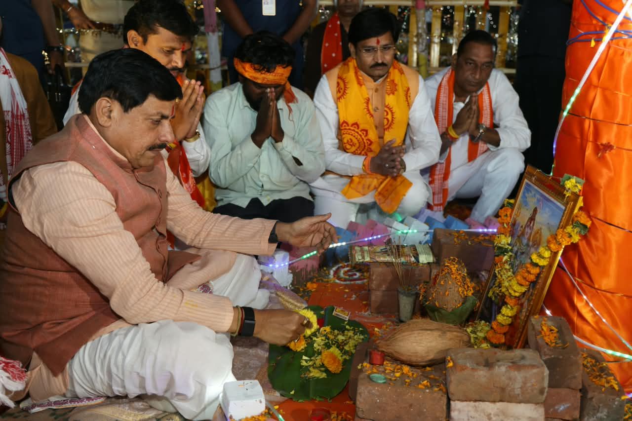 बड़वानी में बनेगा वन औषधि शोध संस्थान, ग्राम अजगरिया में आयोजित नशामुक्ति कार्यक्रम में मुख्यमंत्री ने की कई महत्वपूर्ण 
