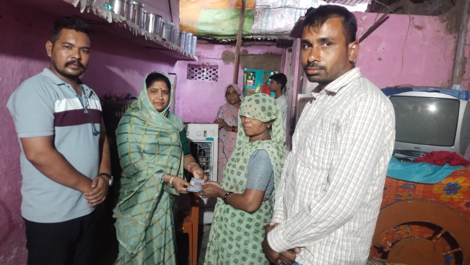 अंजड़ जय राजपुताना संघ के द्वारा संचालित क्षत्राणी कल्प योजना का 7 वा लाभ दवाना की लक्ष्मी बाई पंवार को दिया गया