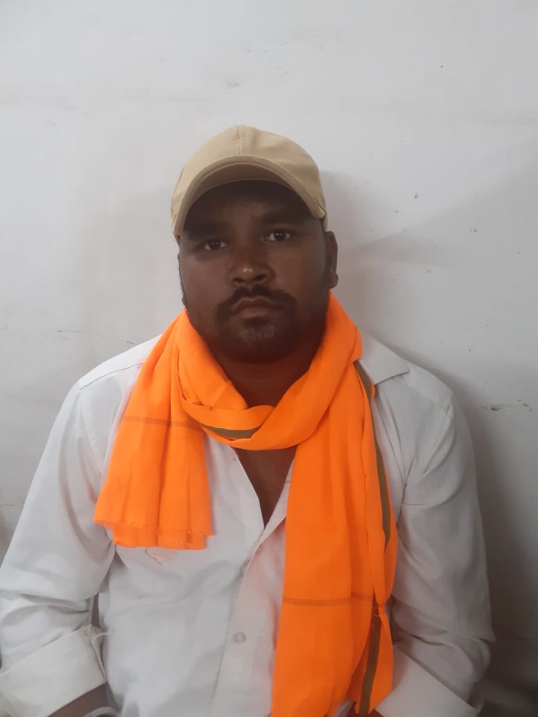 इंदौर लोकायुक्त की बड़ी कार्यवाही सरपंच पती राहुल रावत 95 हजार रुपये की रिश्वत लेते रंगे हाथों पकड़ाया