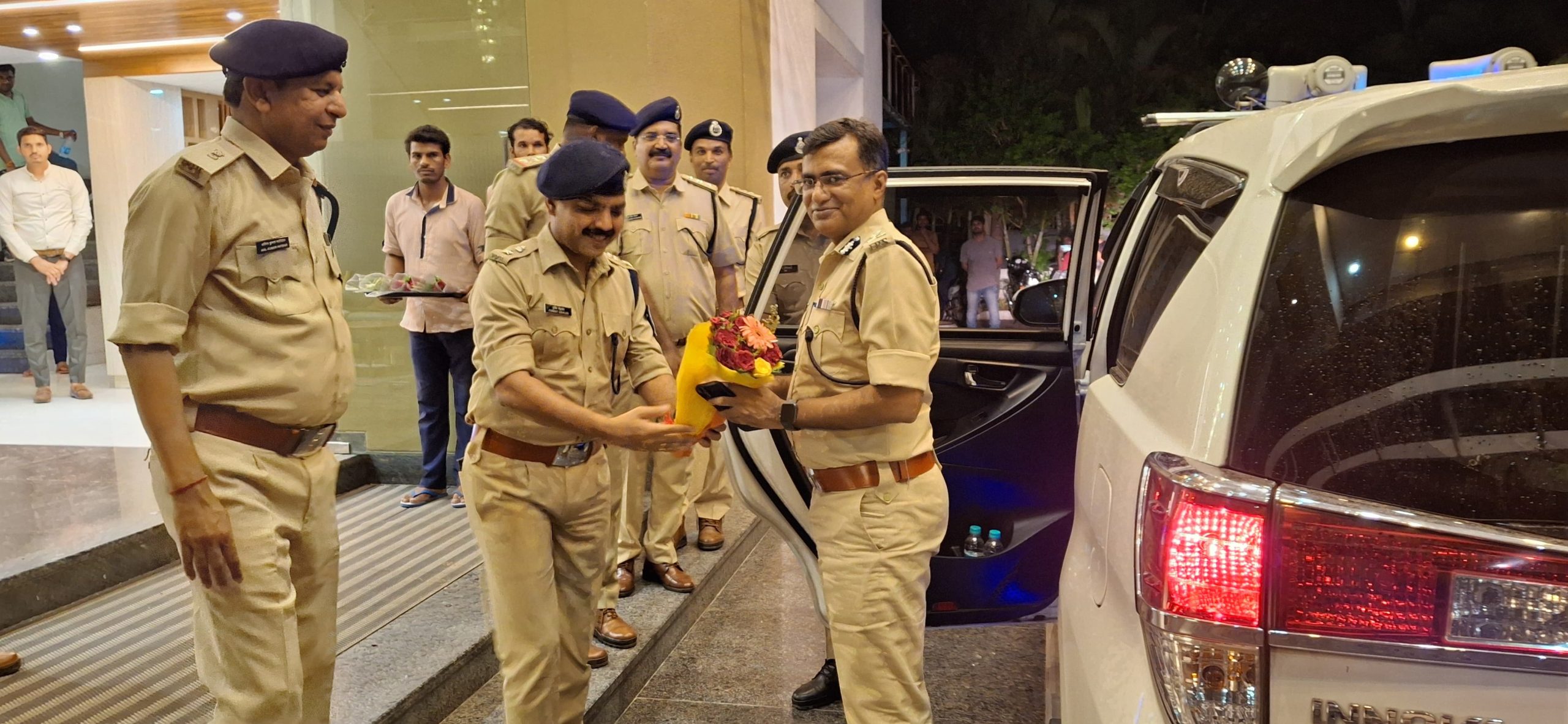 बड़वानी पुलिस महानिरीक्षक, इन्दौर (ग्रामीण) जोन इन्दौर श्री अनुराग द्वारा जिला बड़वानी के थाना सिलावद, थाना पलसूद, थाना सेंधवा शहर व थाना सेंधवा ग्रामीण का किया औचक निरीक्षण जनता से किया संवाद