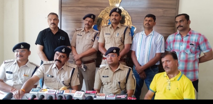 थाना डही एव  थाना मनावर क्षेत्र में  दिन दहाड़े लूट की दोनो  वारदात का किया खुलासा माल सहित आरोपी गिरफ्तार