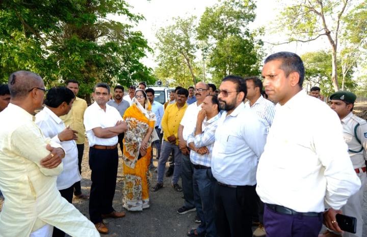 बदनावर कलेक्टर श्री मिश्रा पहुंचे कोटेश्वर और नागेश्वर वृक्षारोपण के लिए देखे स्थल स्टॉप डेम मरम्मत के दिये निर्देश