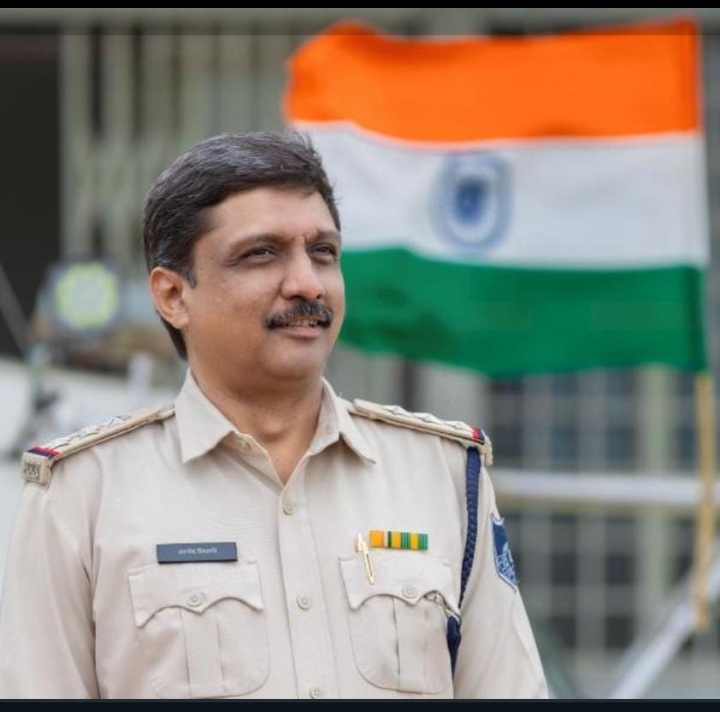 थाना पीथमपुर में हुवे अंधे कत्ल को लेकर तत्कालीन थाना प्रभारी निरीक्षक आनंद तिवारी द्वारा प्रकरण की विवेचना अत्यंत गंभीरतापूर्वक करते हुए मात्र 24 घंटे में अज्ञात से ज्ञात कर आरोपी रवि उर्फ सावरिया पिता नरसिंह सोलंकी निवासी ग्राम खेडा थाना सागोर जिला धार को गिरफ्तार कर आजीवन कारावास की सजा दिलाई