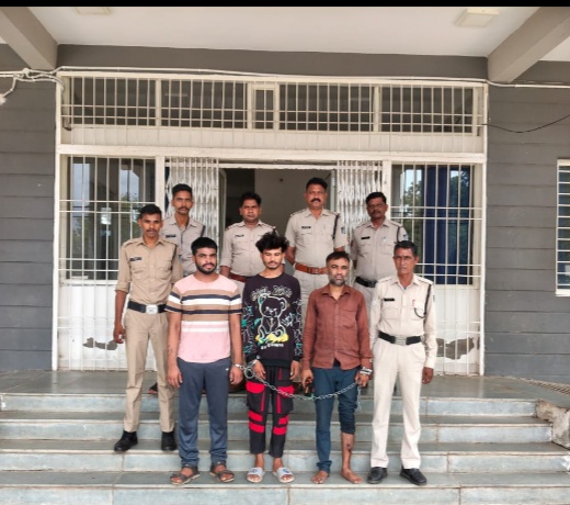 बाग 10 दिन पूर्व डकैती डालने आये डकैतों ने पुलिस पर फायर कर भागने वाले आरोपी सोहन मंडलोई निवासी बाग को  किया गिरफ्तार, 01 देशी कट्टा मय 01 जिंदा कारतूस जप्त।