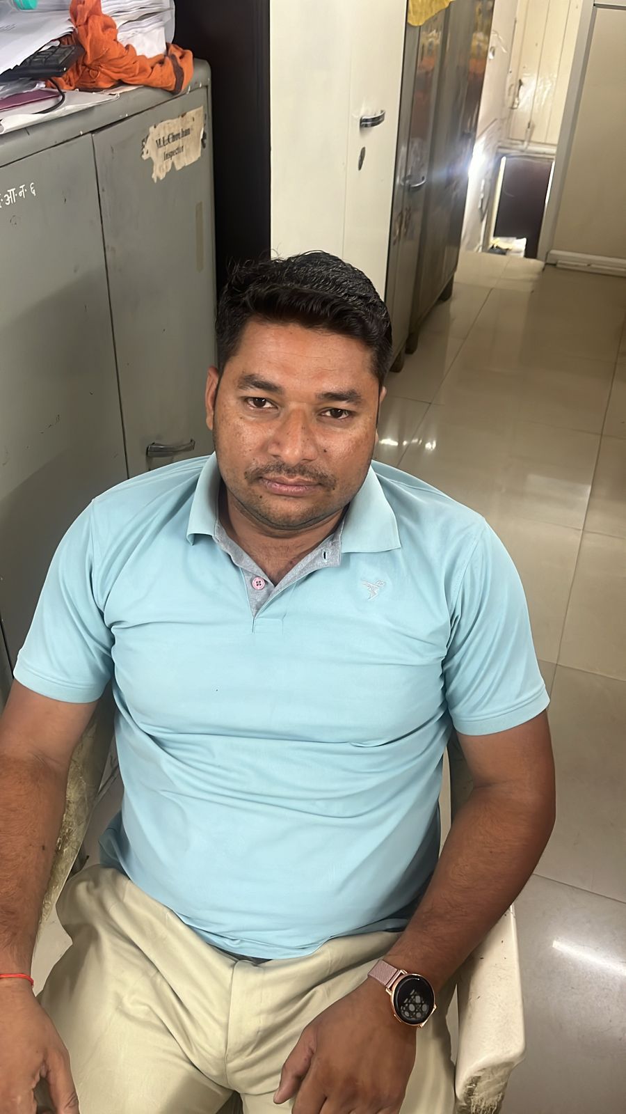 आरक्षक हरिसिंह गुर्जर  पुलिस थाना बाणगंगा जिला इंदौर   *रिश्वत राशि*-10,000/-रुपये  लेते हुवे  लोकायुक्त ने रंगे हाथों धरा