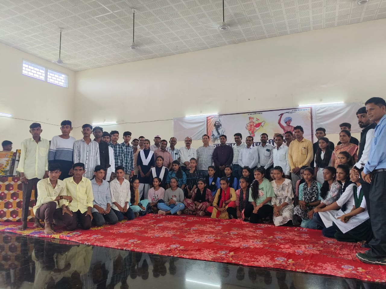 सहायक आयुक्त धार ब्रजकांत शुक्ला  की उपस्थिती में जनजाति विकास मंच ने किया जनजाति विद्यार्थियों का प्रतिभा सम्मान समारोह