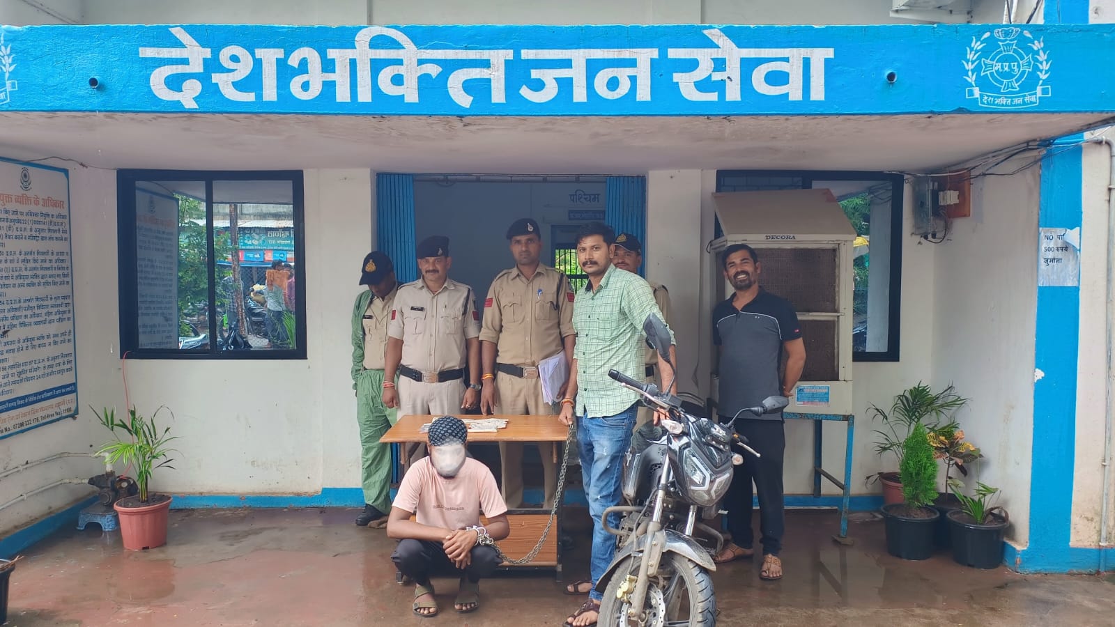 थाना पानसेमल पुलिस द्वारा 2 लाख 20 हजार रूपये की चोरी का 15 दिवस में किया खुलासा आरोपी को गिफ्तार कर भेजा जेल