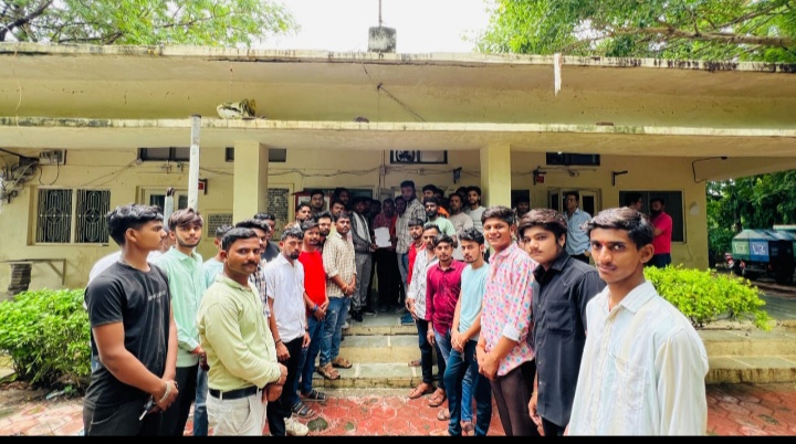 कुक्षि विश्व हिंदू परिषद बजरंग दल ने आवारा घुमती गोमाताओ को लेकर  दिया ज्ञापन