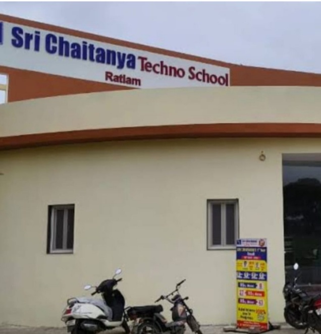 रतलाम निजी स्कूलों की मनानी गणवेश एव पाठ्यसामग्री के अधिक मूल्य की शिकायत पर कलेक्टर रतलाम ने कराई जांच निजी स्कूल पर  लगाया 2 लाख का जुर्माना एव मान्यता रद्द करने का प्रस्ताव शासन को भेजा