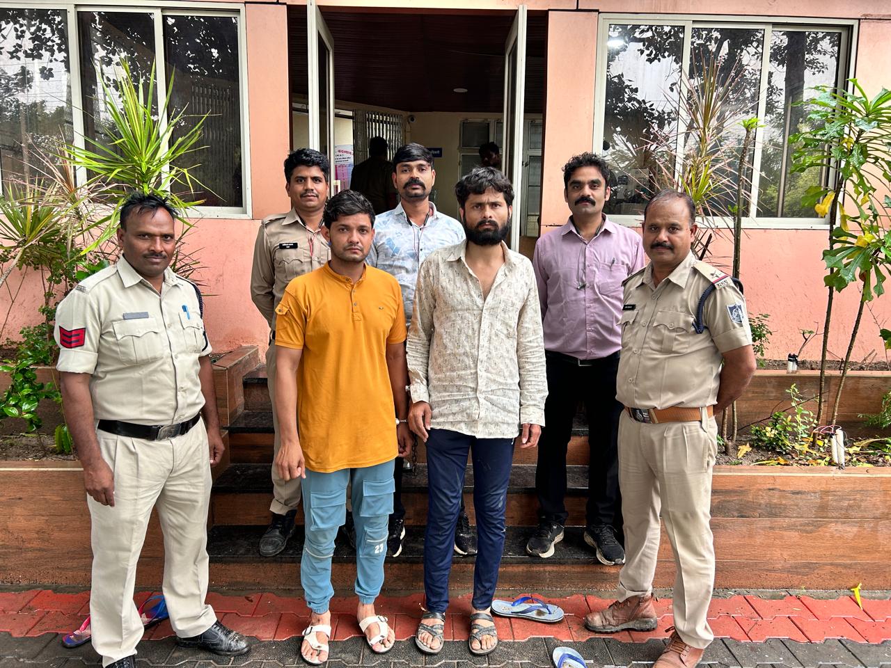 बदनावर नकली नोटों के साथ 03 आरोपी  सईद , शारूख , नरेंद्र को पुलिस ने किया गिरफ्तार