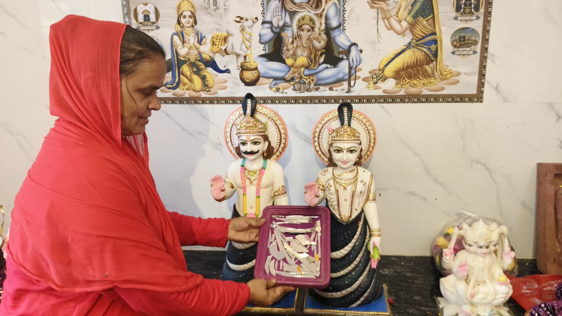 अंजड़ ग्राम मोहीपुरा में भीलटदेव की प्राण प्रतिष्ठा में चक्षु मिलन के दौरान टूटा शीशा सनातन धर्म मे प्राण प्रतिष्ठा का सबसे बड़ा प्रमाण है