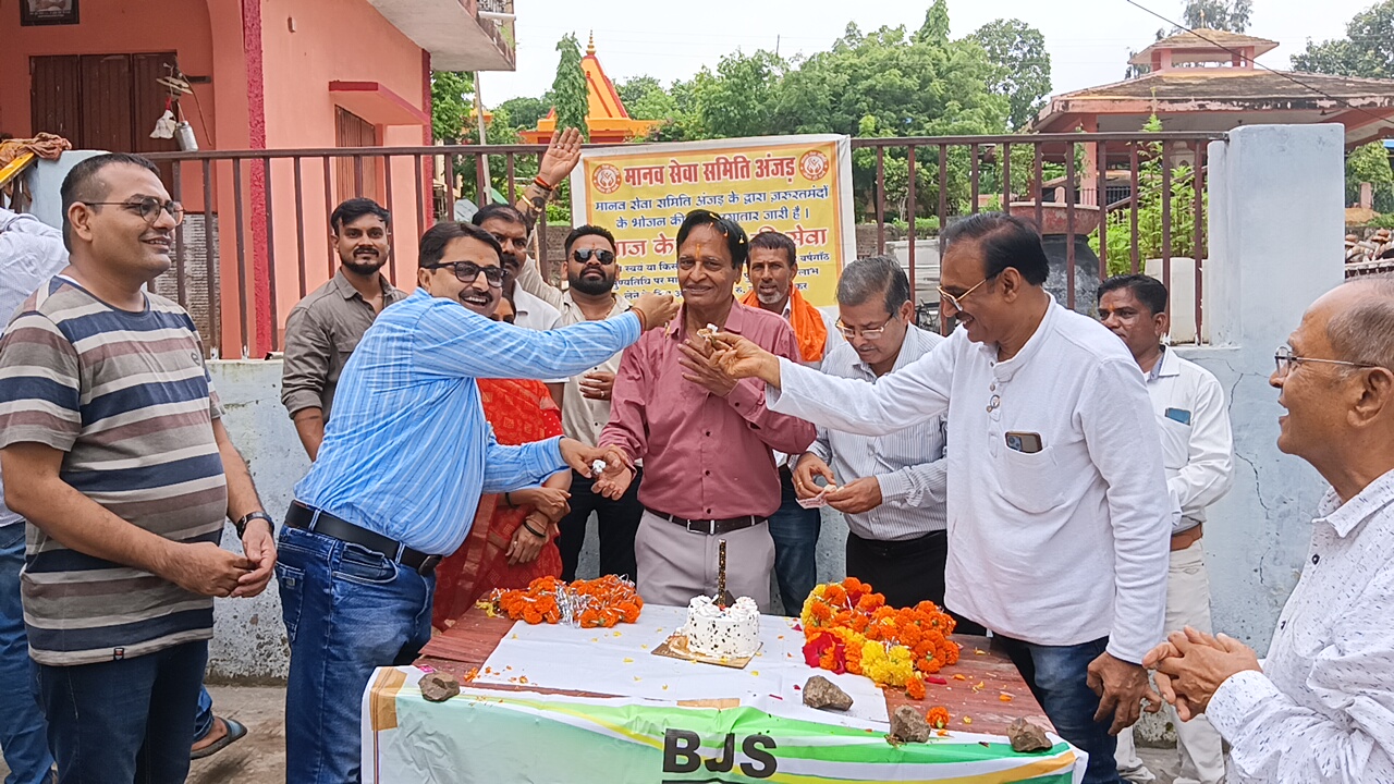 अंजड़ जैन समाजिक संघठन एव मानव सेवा समिति के द्वारा भाजपा पूर्व जिला अध्य्क्ष ओम खंडेलवाल , व भाजपा नेत्री अंजना शरद पटेल  के जन्मोत्सव पर गोशाला एव मुक्ती धाम में 101 पौधों का रोपण किया गया