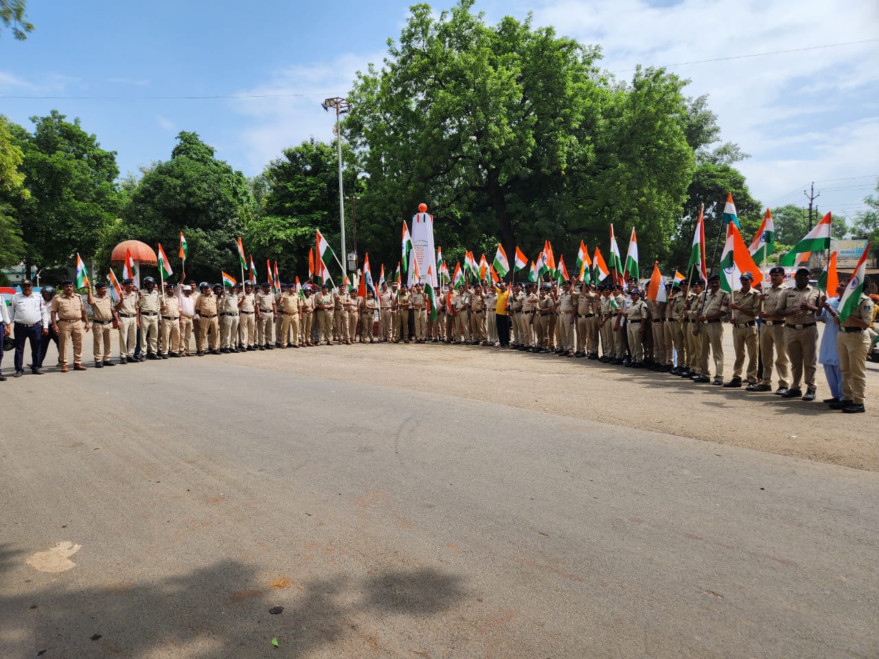 बड़वानी आजादी का अमृत महोत्सव व हर घर तिरंगा अभियान के अंतर्गत बड़वानी पुलिस के द्वारा निकाली गई भव्य तिरंगा यात्रा*।