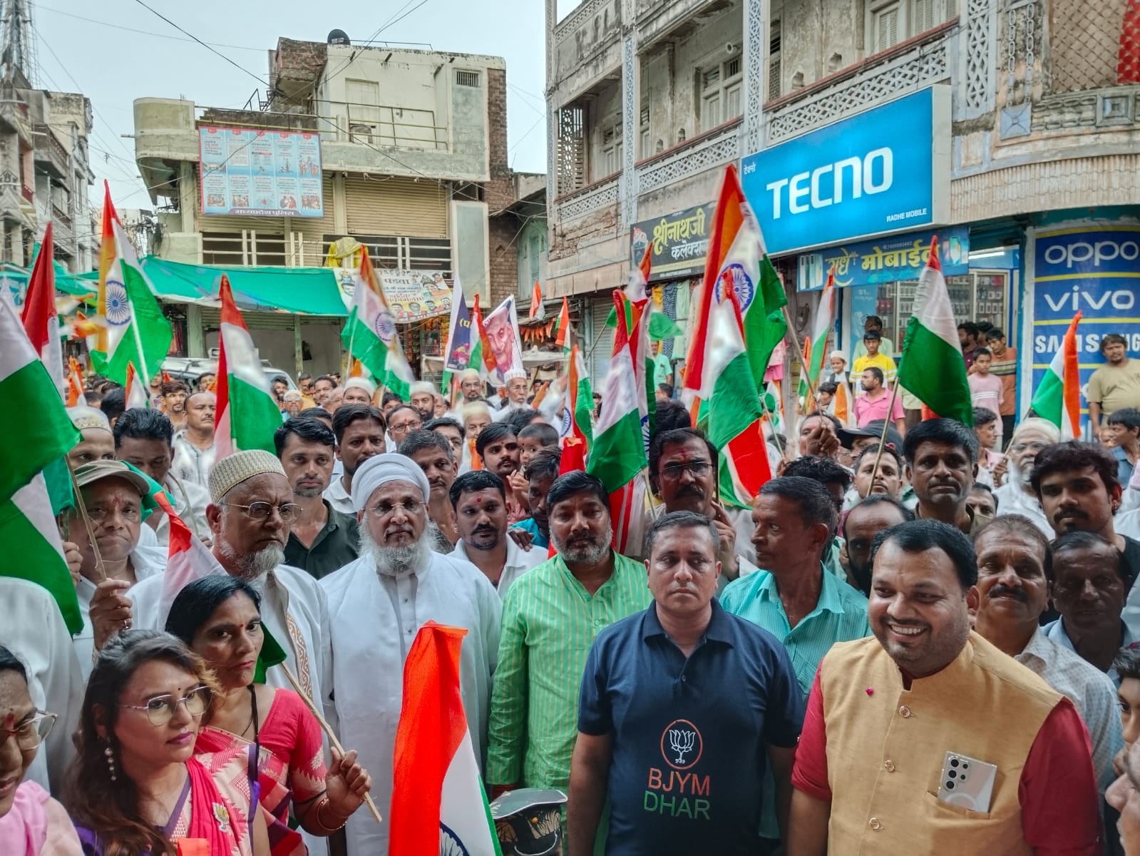 कुक्षी आजादी के अमृत महोत्सव पर हर घर तिरंगा  घर - घर तिरंगा अभियान को लेकर तिरंगा यात्रा निकाली  गई