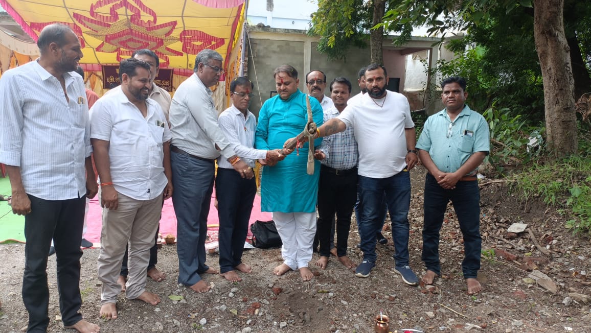 अंजड़ शा.कन्या सीएम राइज़ स्कूल में शुक्रवार को 12 लाख 88 हजार रुपये की लागत से बन रहे अतिरिक्त कक्ष का भूमि पूजन मुख्य अतिथि  जिला पंचायत अध्यक्ष बलवंत सिंह पटेल के  द्वारा सम्पन्न हुआ