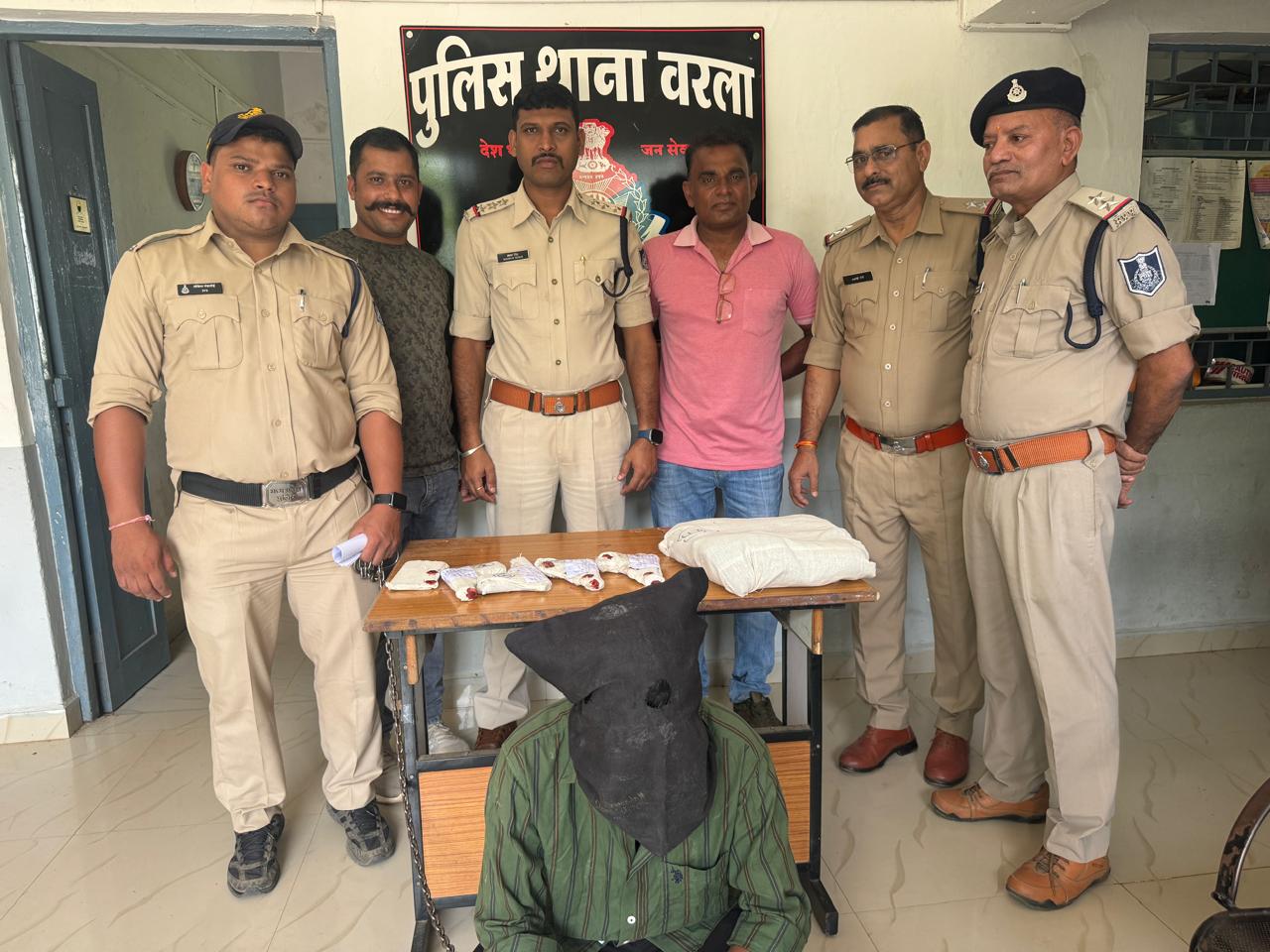 बड़वानी वरला पुलिस को अंतर्राज्यीय हथियारों के सौदागर को गिरफ्तार करने में मिली सफलता वरला पुलिस की बड़ी कार्यवाही, 1 आरोपी गिरफ्तार, 4 देशी पिस्टल जप्त
