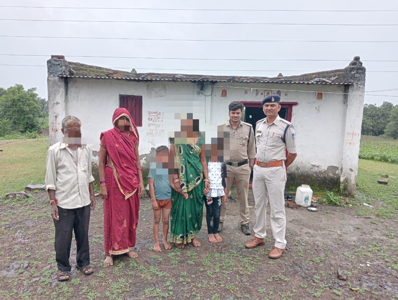 थाना नागलवाड़ी पुलिस ने 09 साल से लापता बालिका को ग्राम पावईकलां, तहसील पंधाना, जिला खंडवा से ढुंढकर, सकुशल किया परिजनों के सुपुर्द, परिजनो के चेहरे पर लौटी मुस्कान