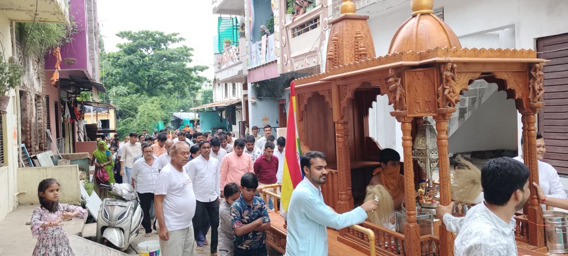 टांडा जैन समाज का महान पर्वाधिराज पर्व पर्यूषण  शनिवार को उल्लास उत्साह तप जप के साथ प्रारंभ हुआ आठ दिवस तक चलेगा पर्व