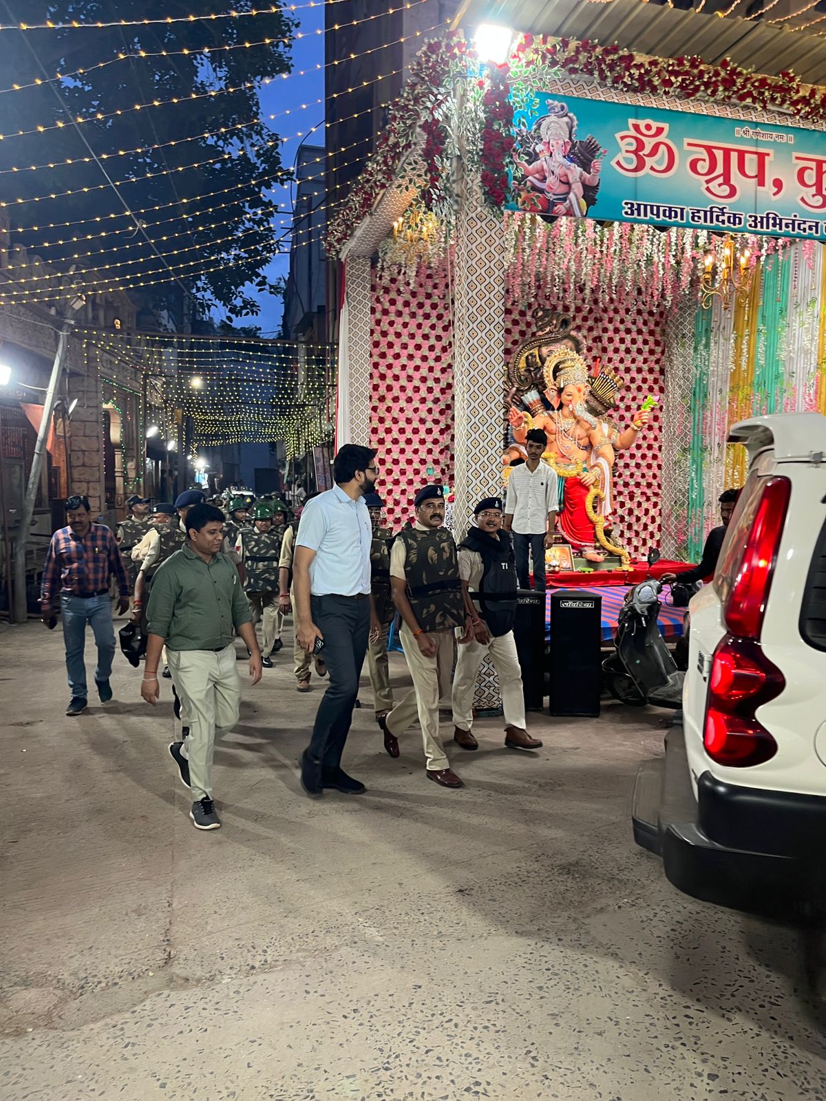 कुक्षी गणेश उत्सव एवं आगामी त्यौहारों को देखते हुए शांती व्यवस्था को लेकर कुक्षी पुलिस ने निकाला फ्लैग मार्च  एसडीएम एवं एसडीओपी  भी रहे उपस्थित