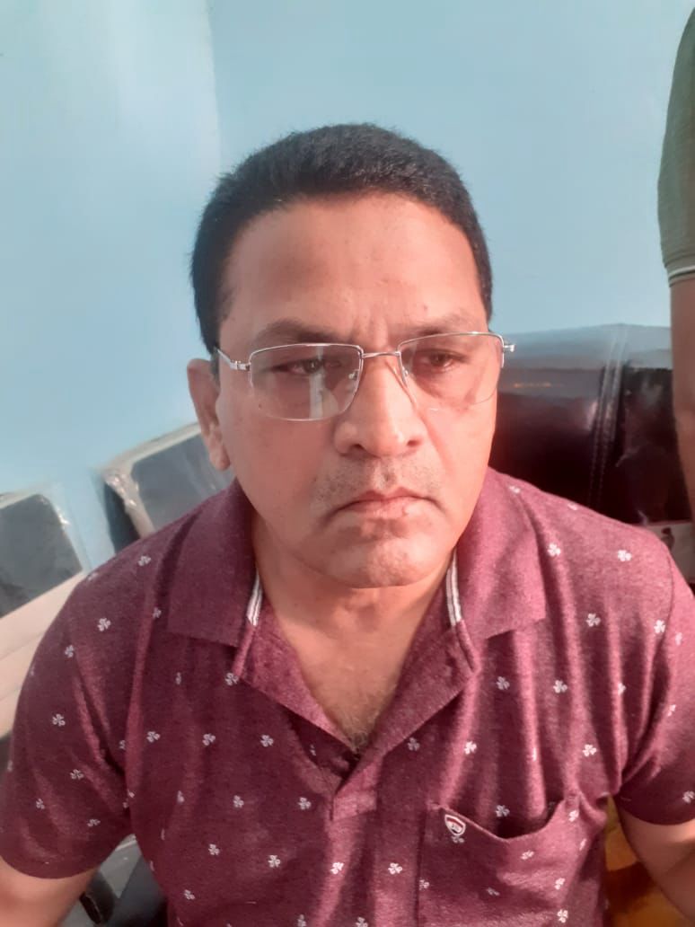 काशीराम कानूडे, उम्र 59 वर्ष, सी.ई.ओ. जनपद पंचायत उमरवन जिला धार को रिश्वत राशि- 25,000/- रुपये लेते हुवे लोकायुक्त ने रंगे हाथों पकड़ा