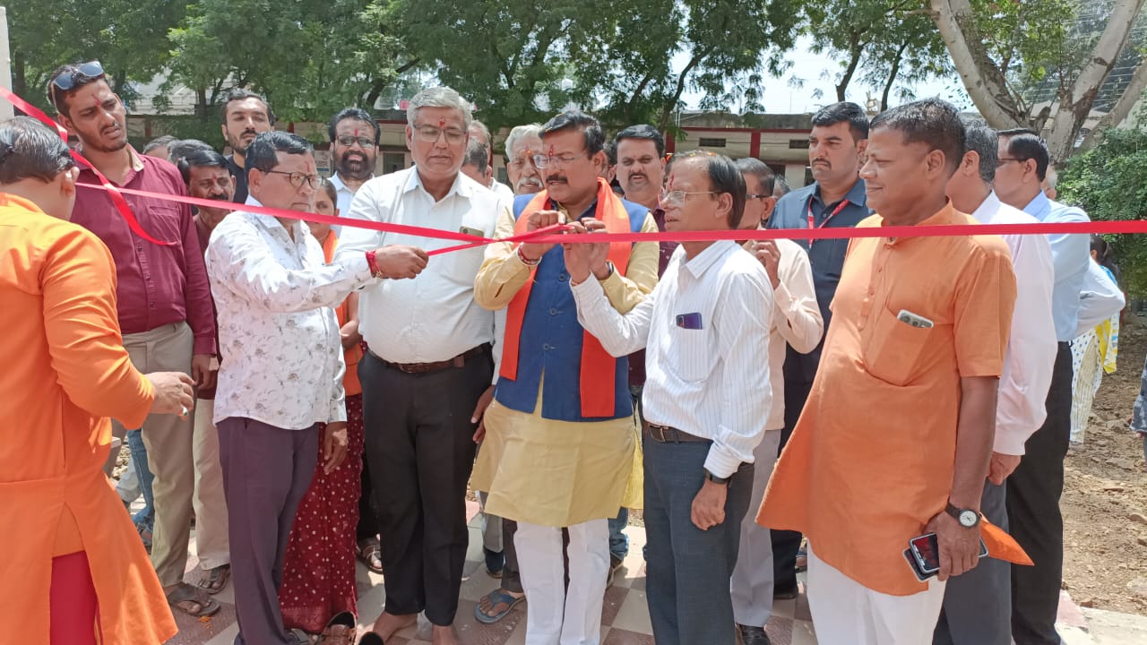 अंजड़ 3 करोड़ 38 लाख की लागत से बने पीएमश्री नवीन भवन का लोकार्पण सांसद गजेंद्र सिंह पटेल ने किया