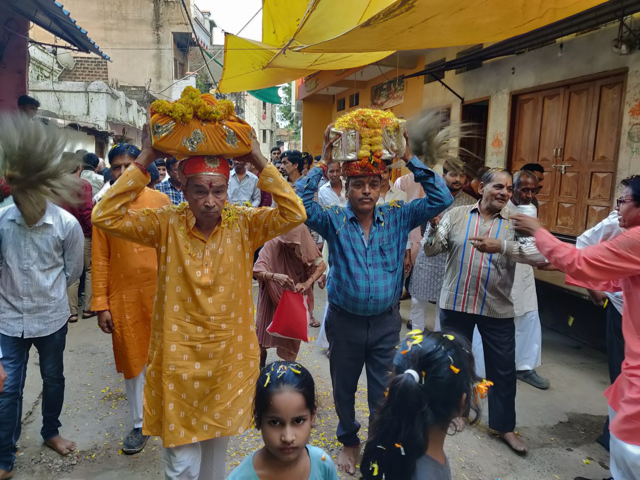 टांडा श्रीमद्भागवत कथा के समापन पर निकली भव्य शोभायात्रा, जगह-जगह हुवा स्वागत*
